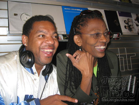 machel_signing-06