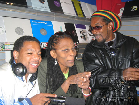 machel_signing-07