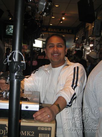 machel_signing-09