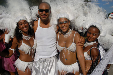 broward_carnival_2006_pt1-084