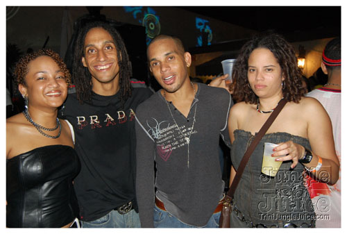 blackwhite_2007-053