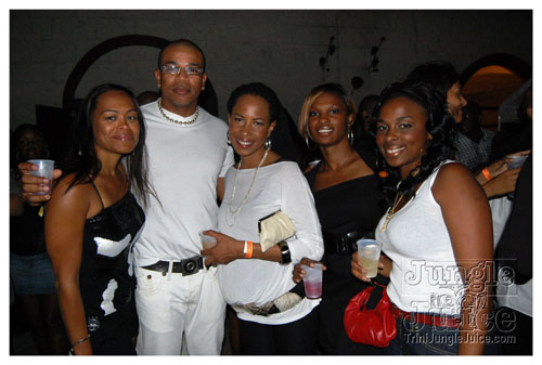 blackwhite_2007-073