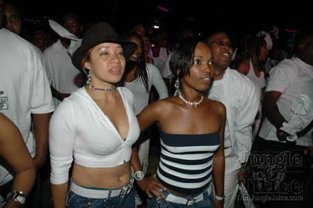 pose_2007-81