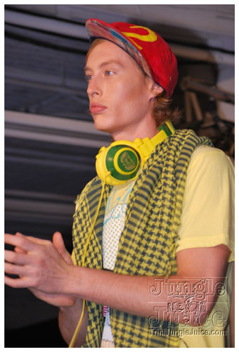 bk_fashion_week_oct2k8-112