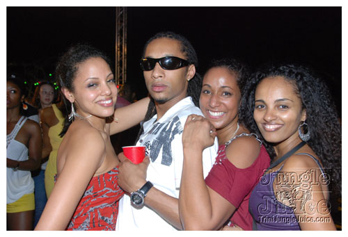 beach_house_carnival_2009-267