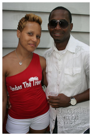 under_the_trees_july4-039