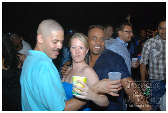 beach_house_carnival_2010_pt2-154