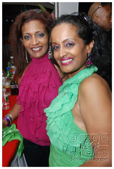 beach_house_carnival_2010_pt2-170
