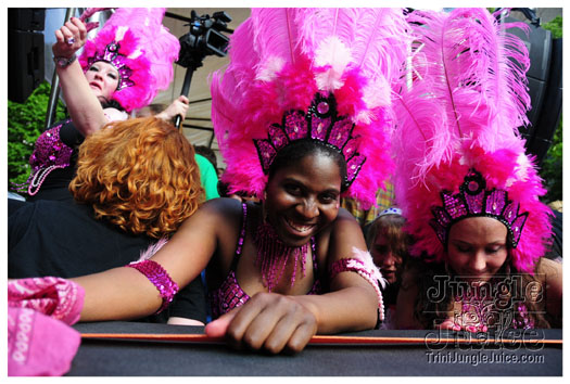 berlin_carnival_fantastic_flamingos_may23-123