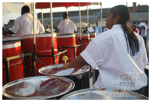 pan_alive_2010-034