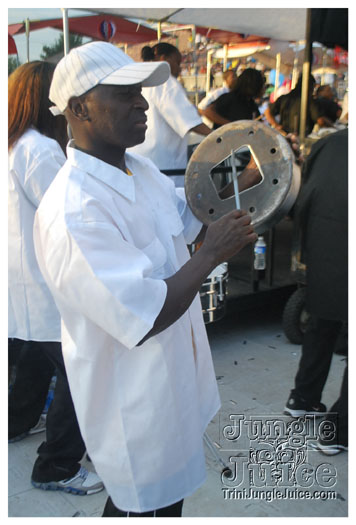 pan_alive_2010-038
