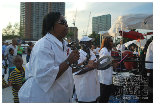 pan_alive_2010-039