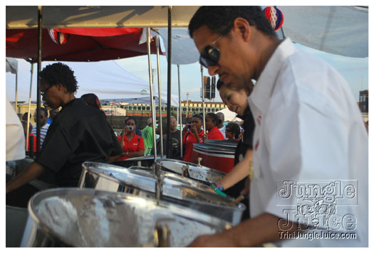 pan_alive_2010-041