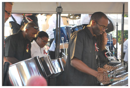 pan_alive_2010-045