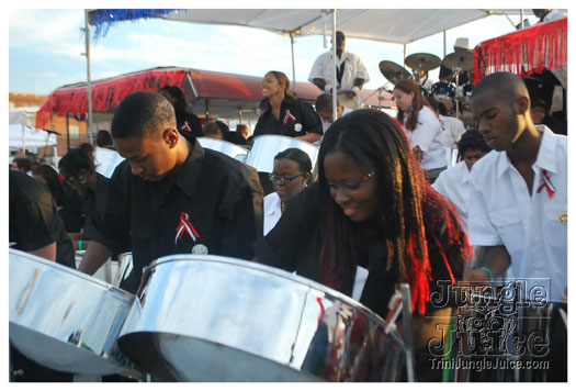 pan_alive_2010-055