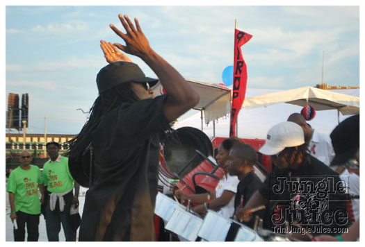 pan_alive_2010-059