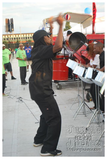 pan_alive_2010-063