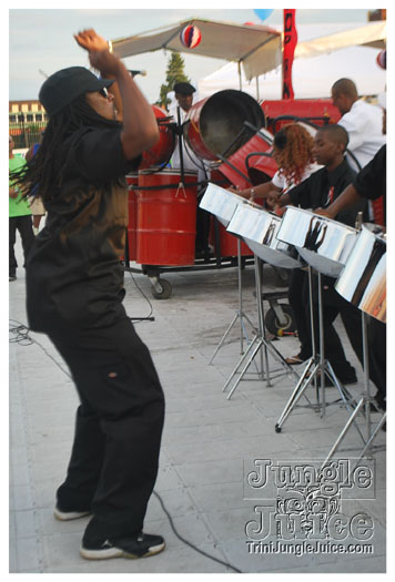 pan_alive_2010-065