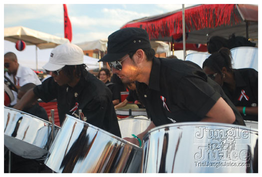 pan_alive_2010-067