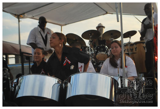 pan_alive_2010-072