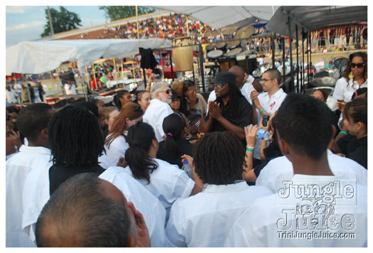 pan_alive_2010-080