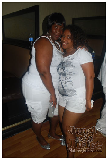 tight_in_white_jun13-028