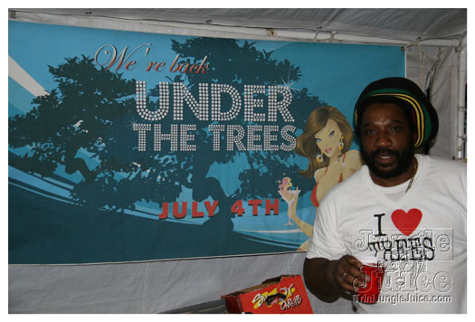 under_the_trees_2010_july4-110