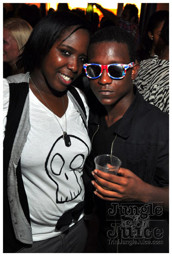 rihanna_after_party_2011-050