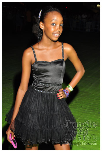 rihanna_loud_tour_2011-019