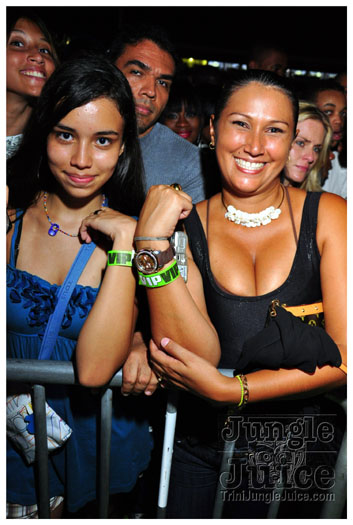 rihanna_loud_tour_2011-050
