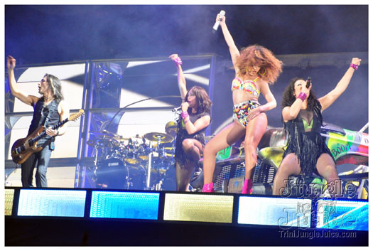 rihanna_loud_tour_2011-199