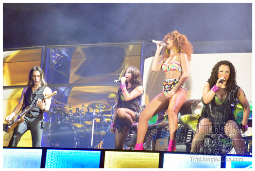 rihanna_loud_tour_2011-200