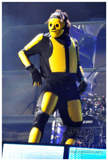 rihanna_loud_tour_2011-201