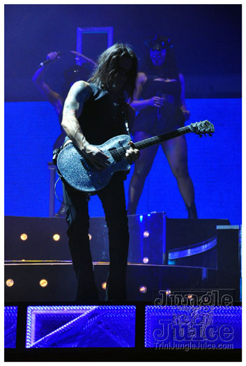 rihanna_loud_tour_2011-240