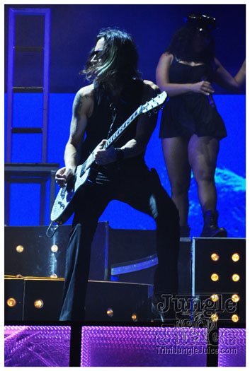 rihanna_loud_tour_2011-241