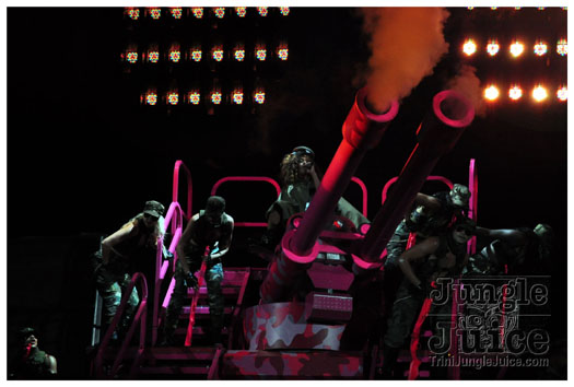 rihanna_loud_tour_2011-250