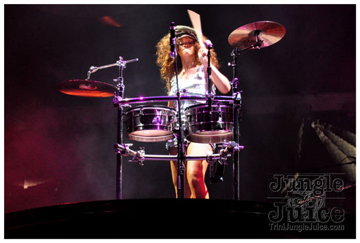 rihanna_loud_tour_2011-255