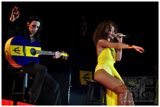 rihanna_loud_tour_2011-265