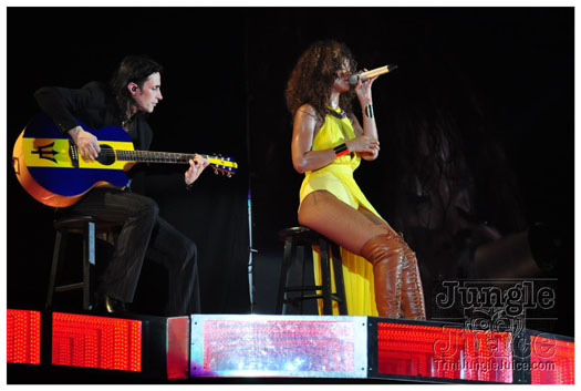 rihanna_loud_tour_2011-267