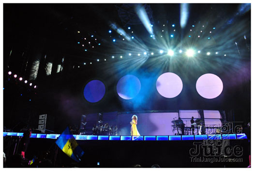 rihanna_loud_tour_2011-270