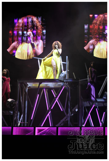 rihanna_loud_tour_2011-272