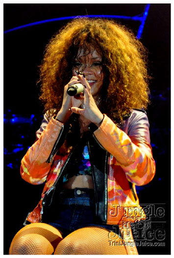 rihanna_loud_tour_2011-308