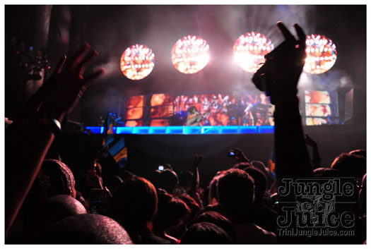rihanna_loud_tour_2011-309