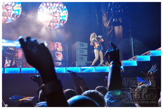 rihanna_loud_tour_2011-310