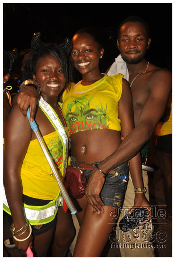 grenada_mon_night_mas_2011-085