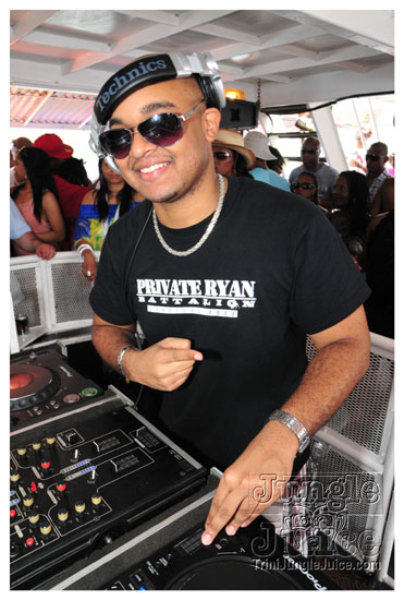 silent_morning_trini_2011-164