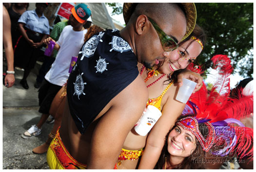 kadooment_day_blue_box_2012-087