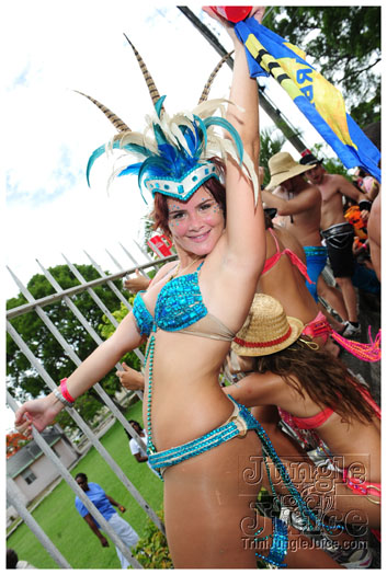 kadooment_day_blue_box_2012-095