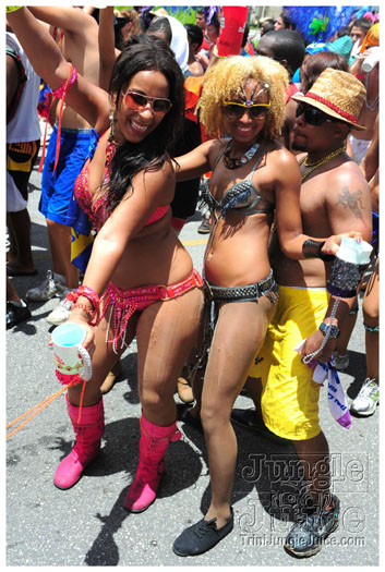 kadooment_day_blue_box_2012-118