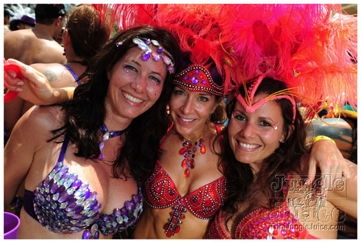 kadooment_day_blue_box_2012-139